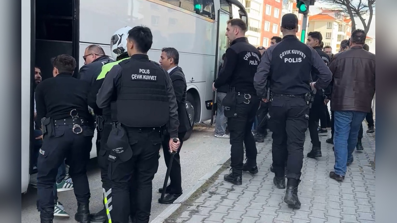 Bursaspor Taraftarlarına Polis Müdahalesi Gerçekleşti
