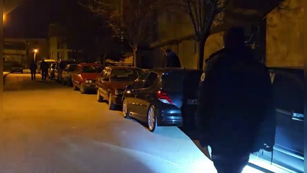 Çorum'da Park Halindeki Araçlara Saldırı
