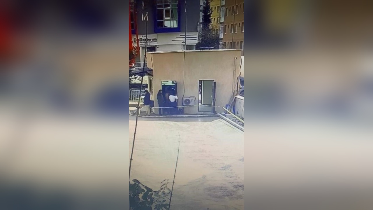 Ataşehir'de Kadın, Polis ve Bekçiye Saldırdı