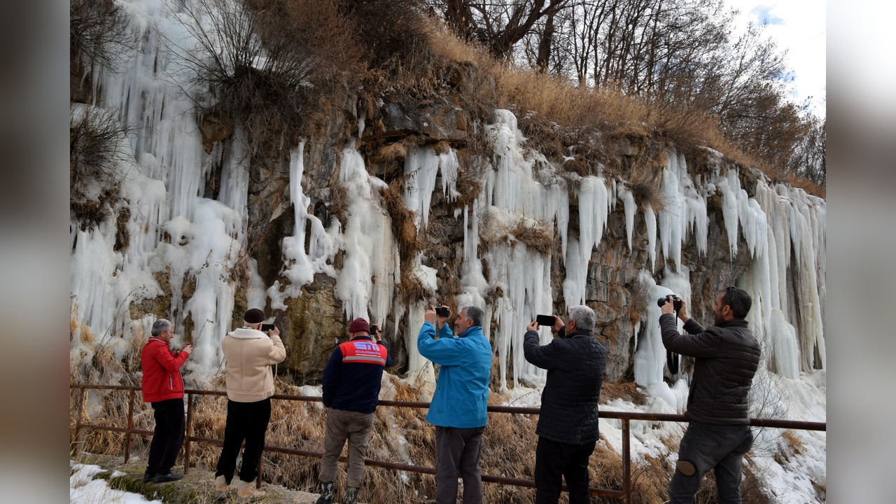 Buz Sarkıtları Kanyonun Gözdesi Oldu