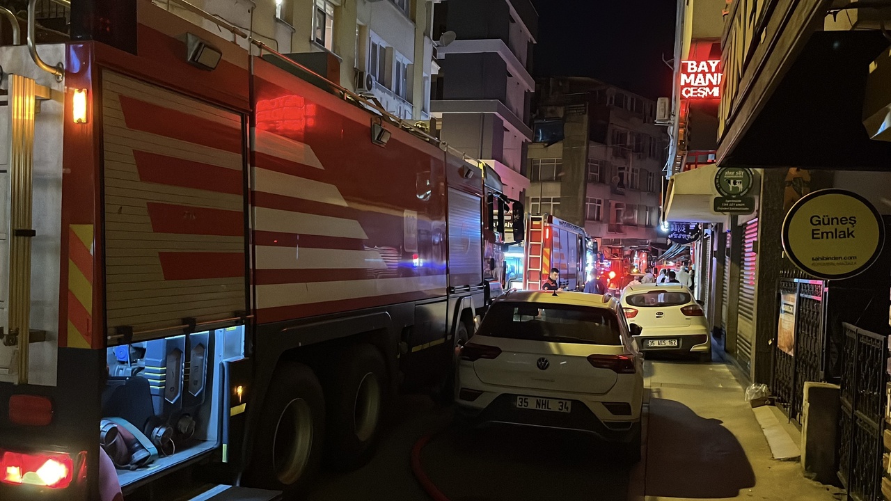 İzmir'de Ev Yangını: Bir Kişi Dumandan Etkilendi