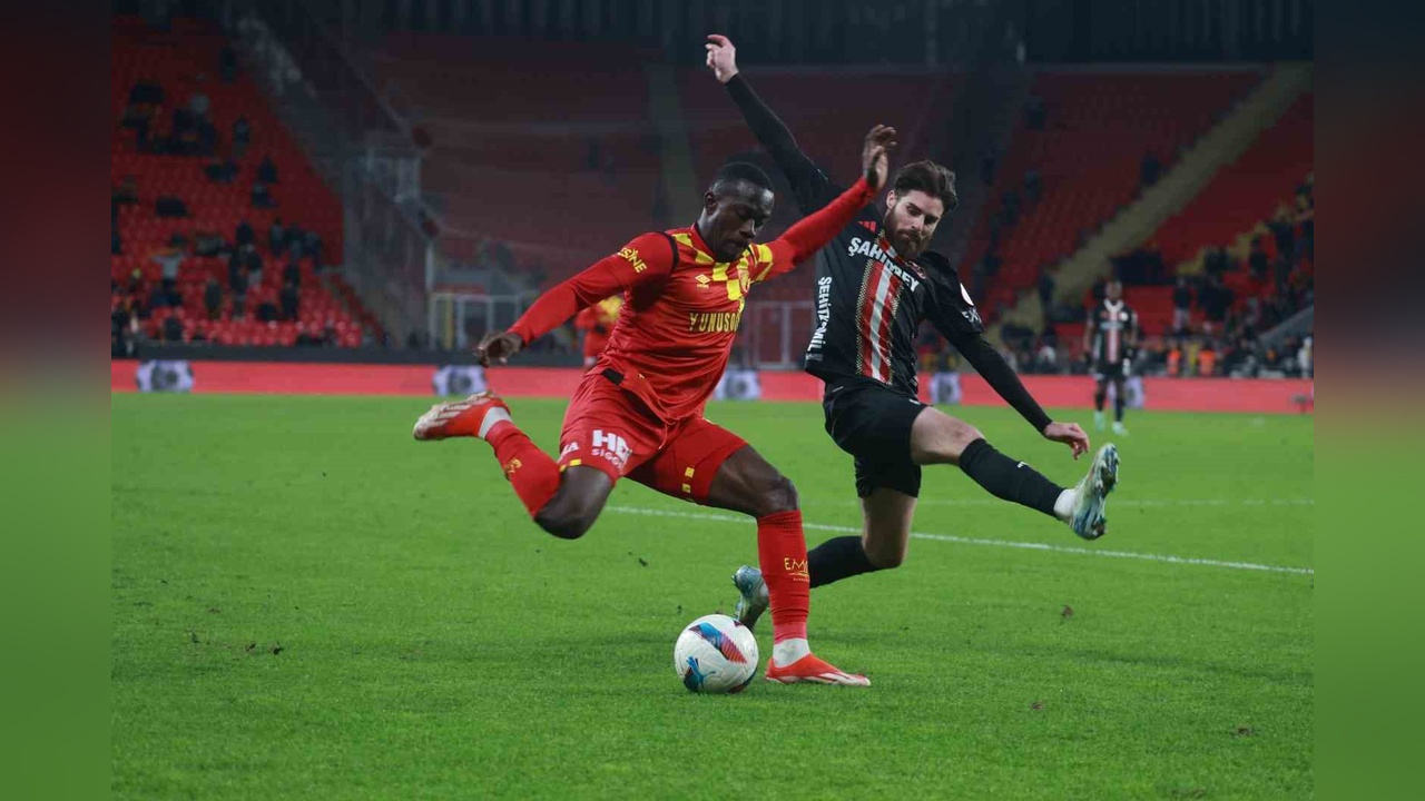 Anthony Dennis İçin Stuttgart ve Leeds United'dan Teklifler Geliyor