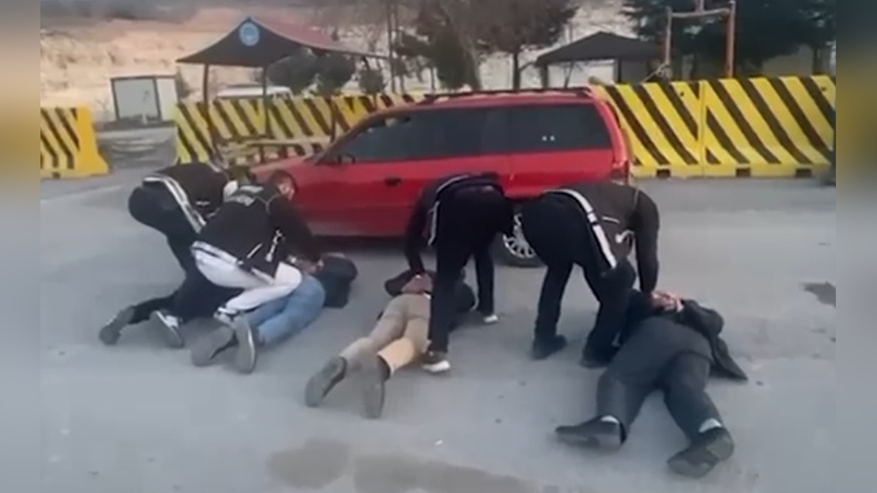 Hurma Kutusundan Uyuşturucu Çıktı, 5 Kişi Gözaltında