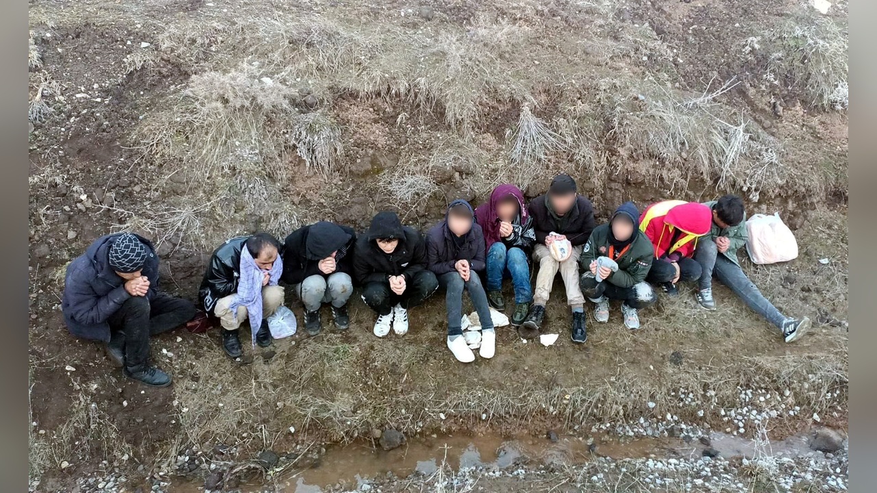 Bitlis'te 10 Kaçak Göçmen Ele Geçirildi