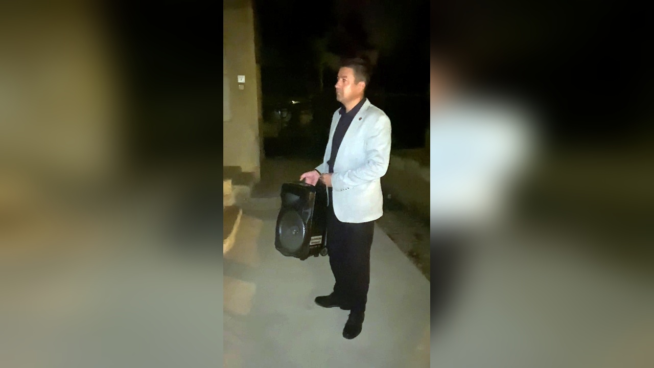 Mahalle Muhtarı, Davulcu Olmadan Sahura Kaldırıyor