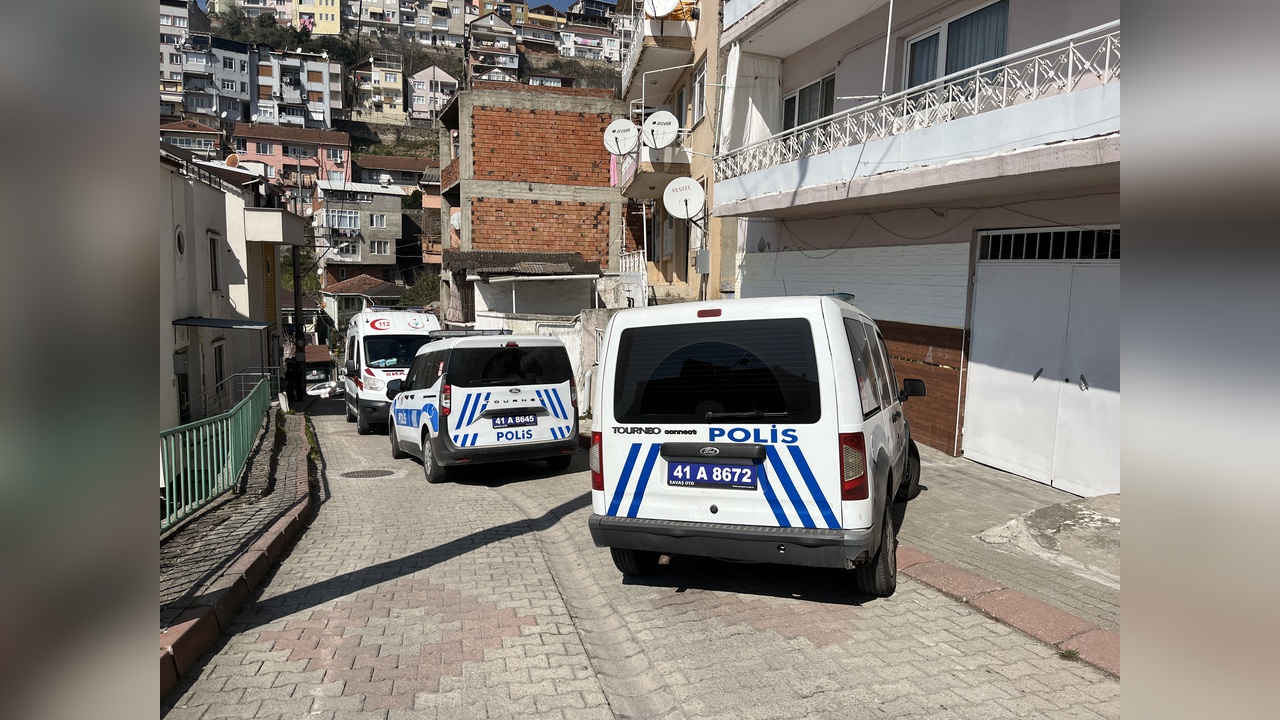 Kadın Tabancayla Kendini Yaraladı