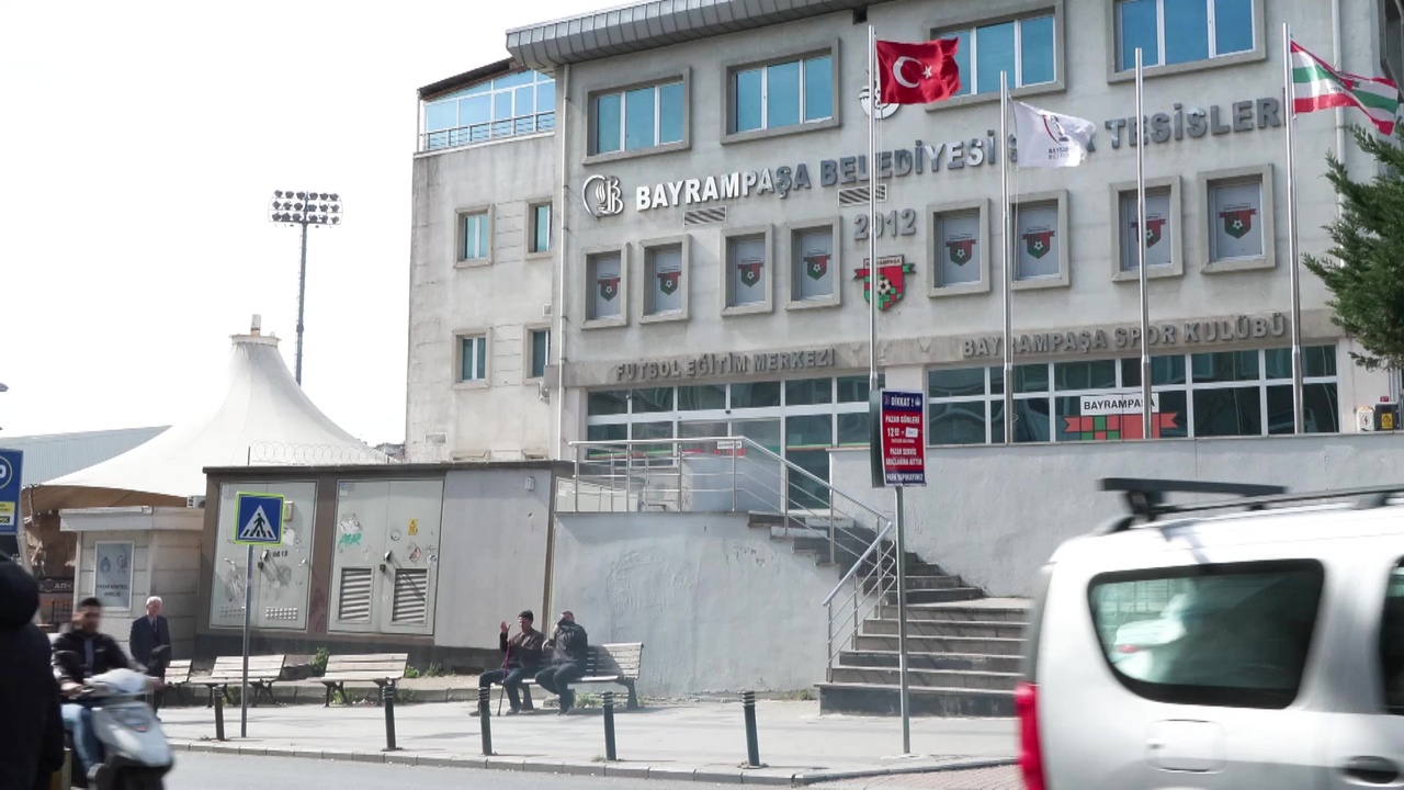Bayrampaşa'daki Otoparkta Su Baskını Yaşandı