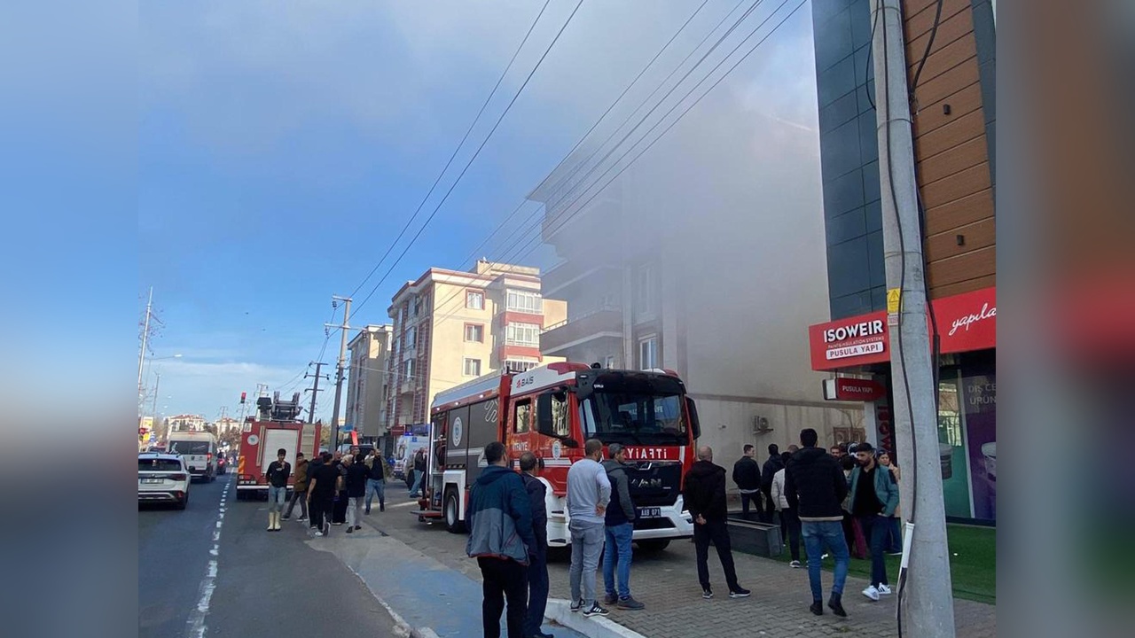 İkinci Kat Balkonu Yangınında Tehlike Anında Kontrol Altına Alındı