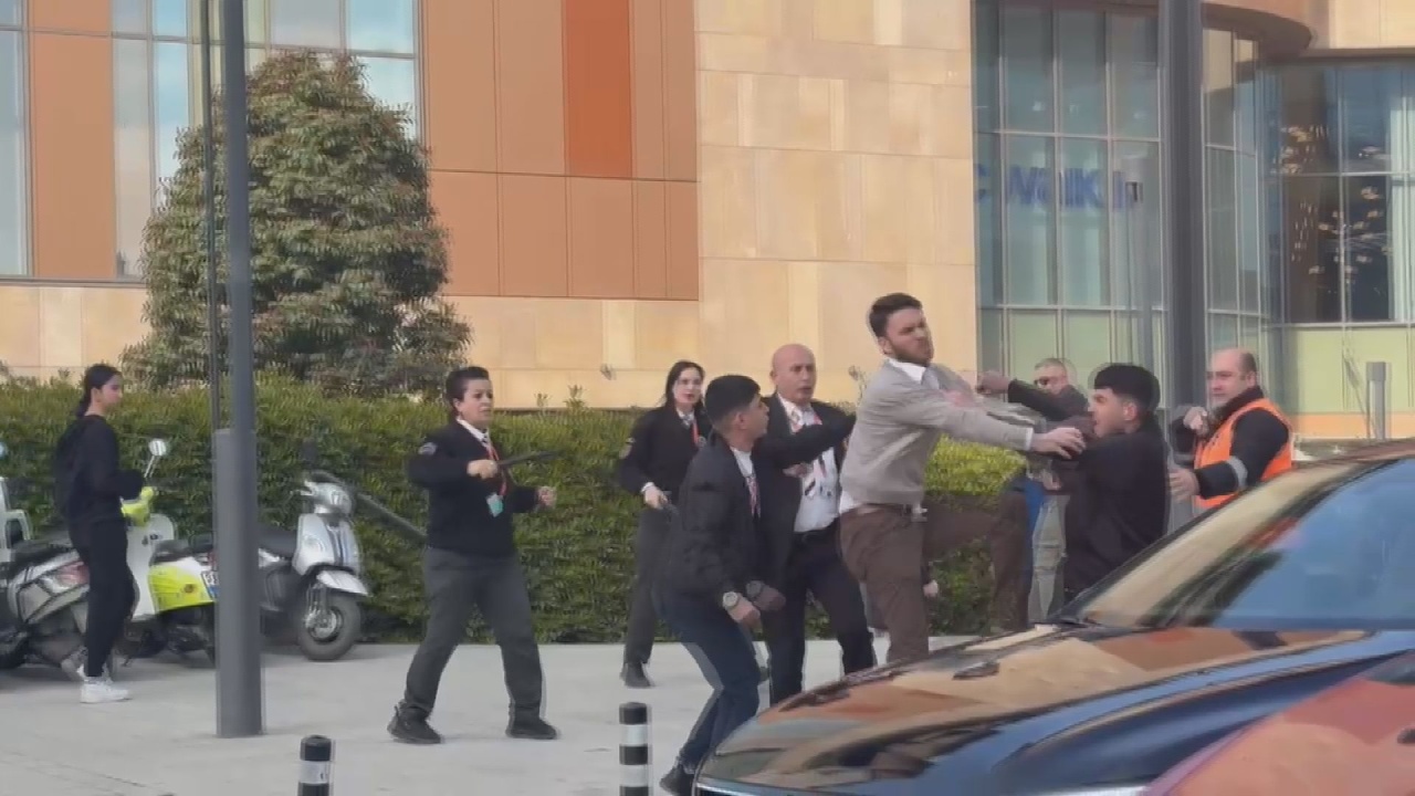 Maltepe'de Bıçaklı Kavga Anbean Kaydedildi