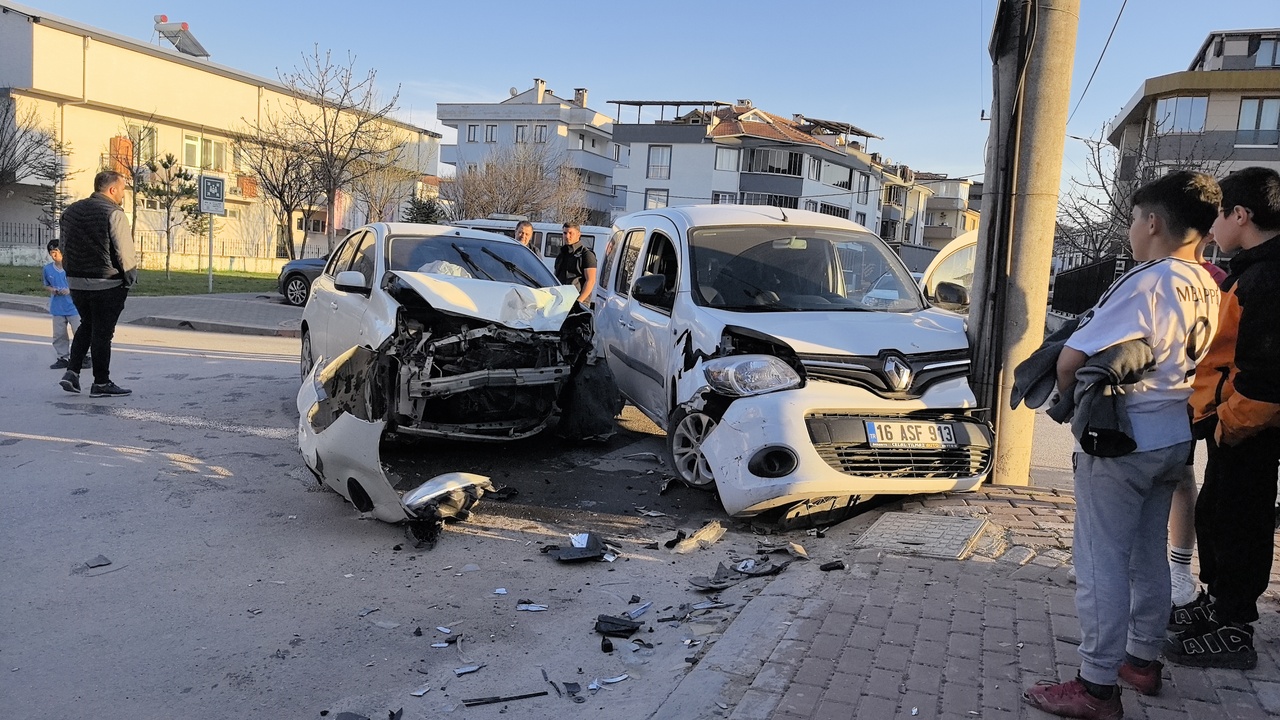 Bursa'da Trafik Kazası: Bir Kişi Yaralandı