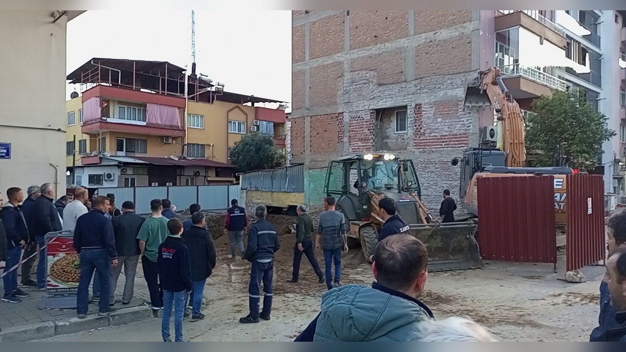 İnşaat Alanında Çökme: Bitişik Binada Hasar Oluştu