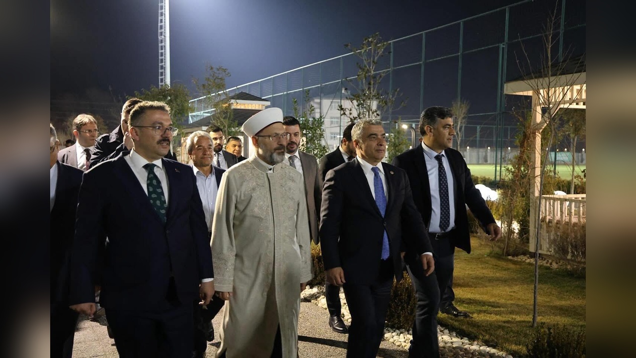 Ali Erbaş, Iğdır Spor Kulübü'nü Ziyaret Etti