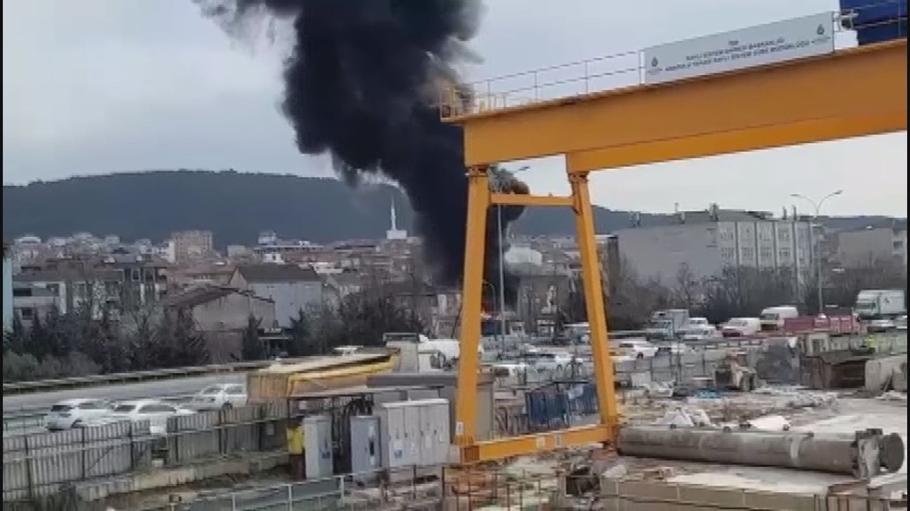 Sultanbeyli'de İş Yeri Yangını Paniğe Neden Oldu