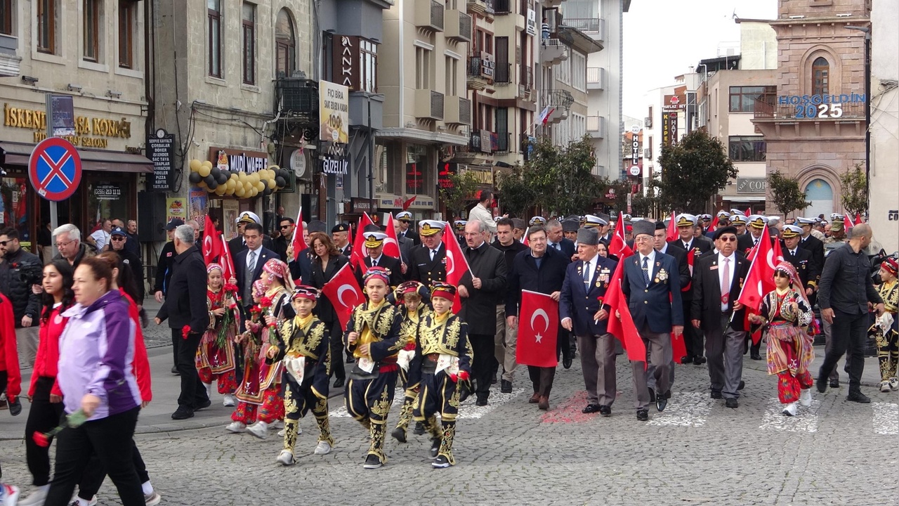 Çanakkale Deniz Zaferi'nin 110. Yılı Kutlanıyor