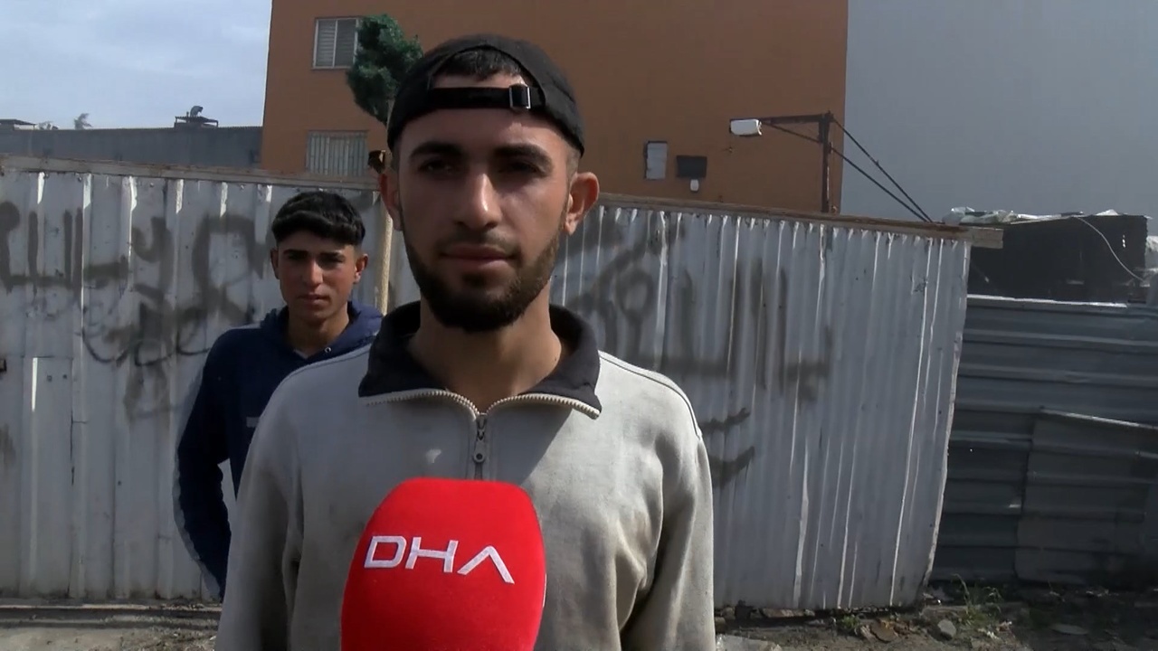 Ümraniye'de Yangın, Geri Dönüşüm Deposunu Tehdit Etti