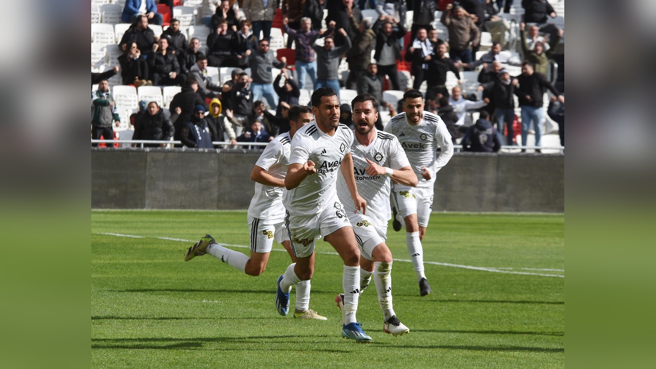 Altay, Deniz Kadah'ın Sakatlığından Dolayı Endişeli