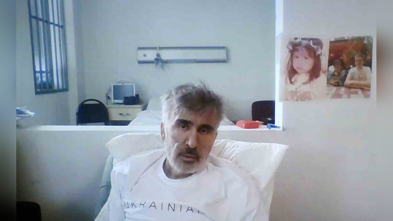 Gürcistan'da Eski Cumhurbaşkanı Saakaşvili'ye 9 Yıl Hapis Cezası Verildi