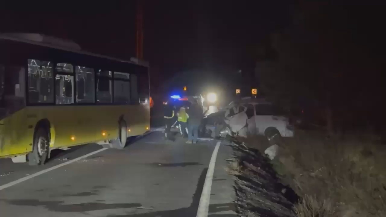 Sarıyer'de İETT Otobüsü ve Minibüs Çarpıştı