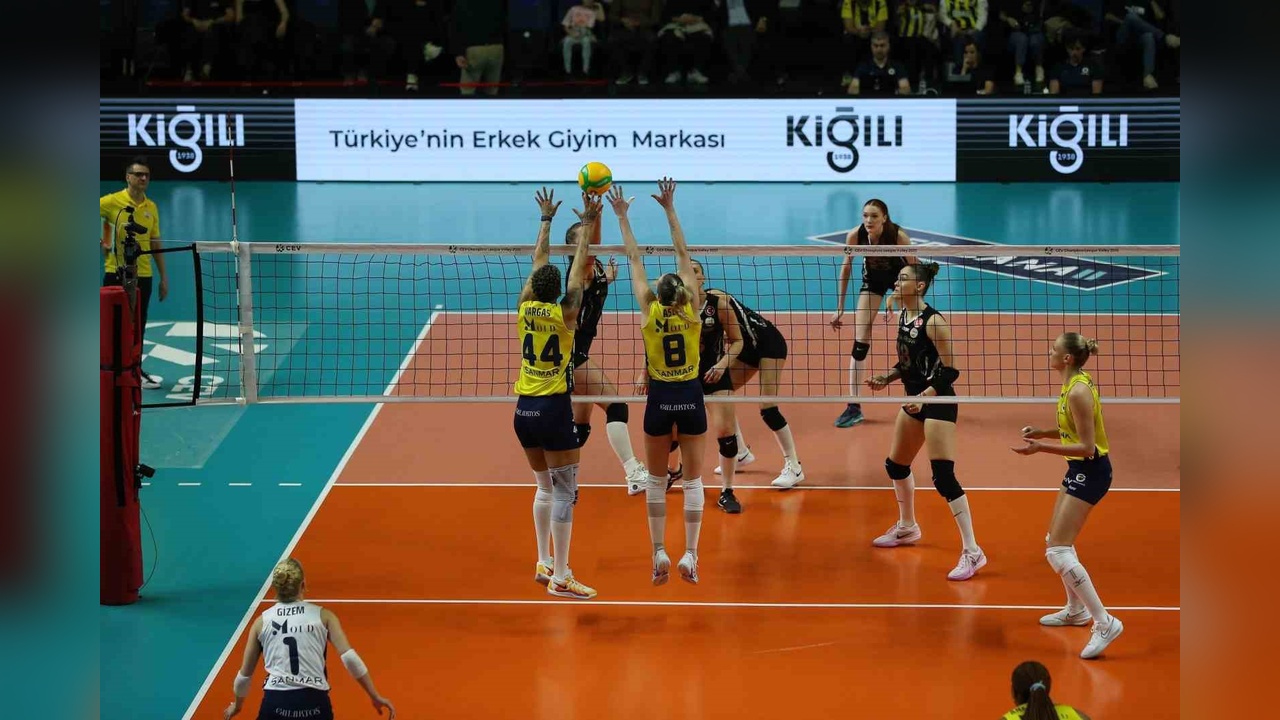 Türk Derbisi CEV Şampiyonlar Ligi'nde Altın Setle Sonuçlandı