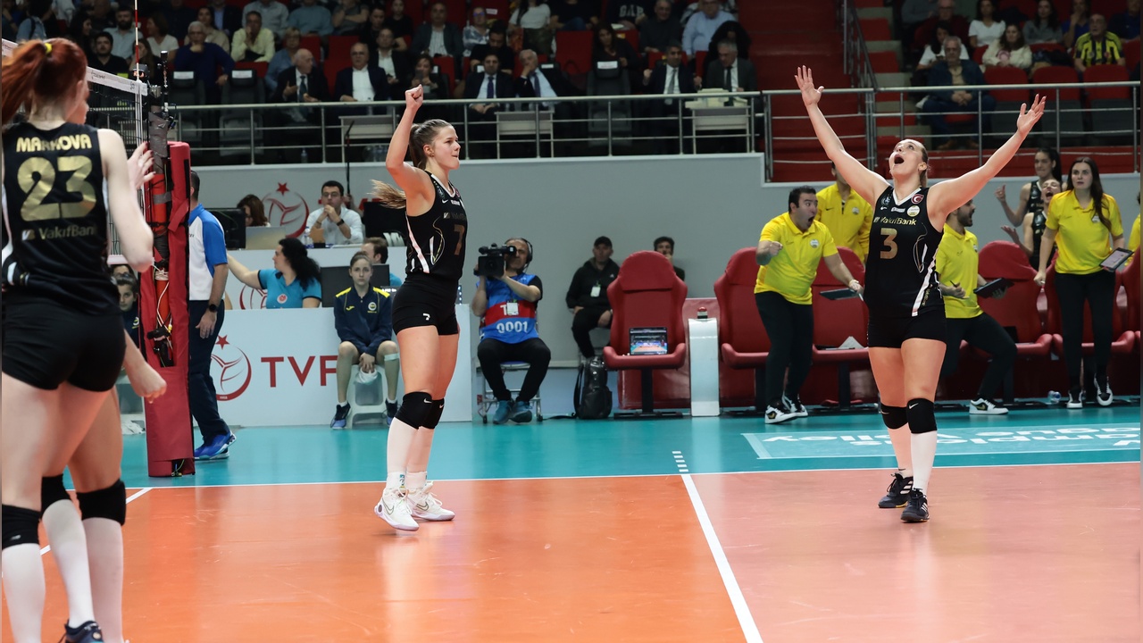 VakıfBank, Fenerbahçe'yi Geçerek Final-Four'a Yükseldi
