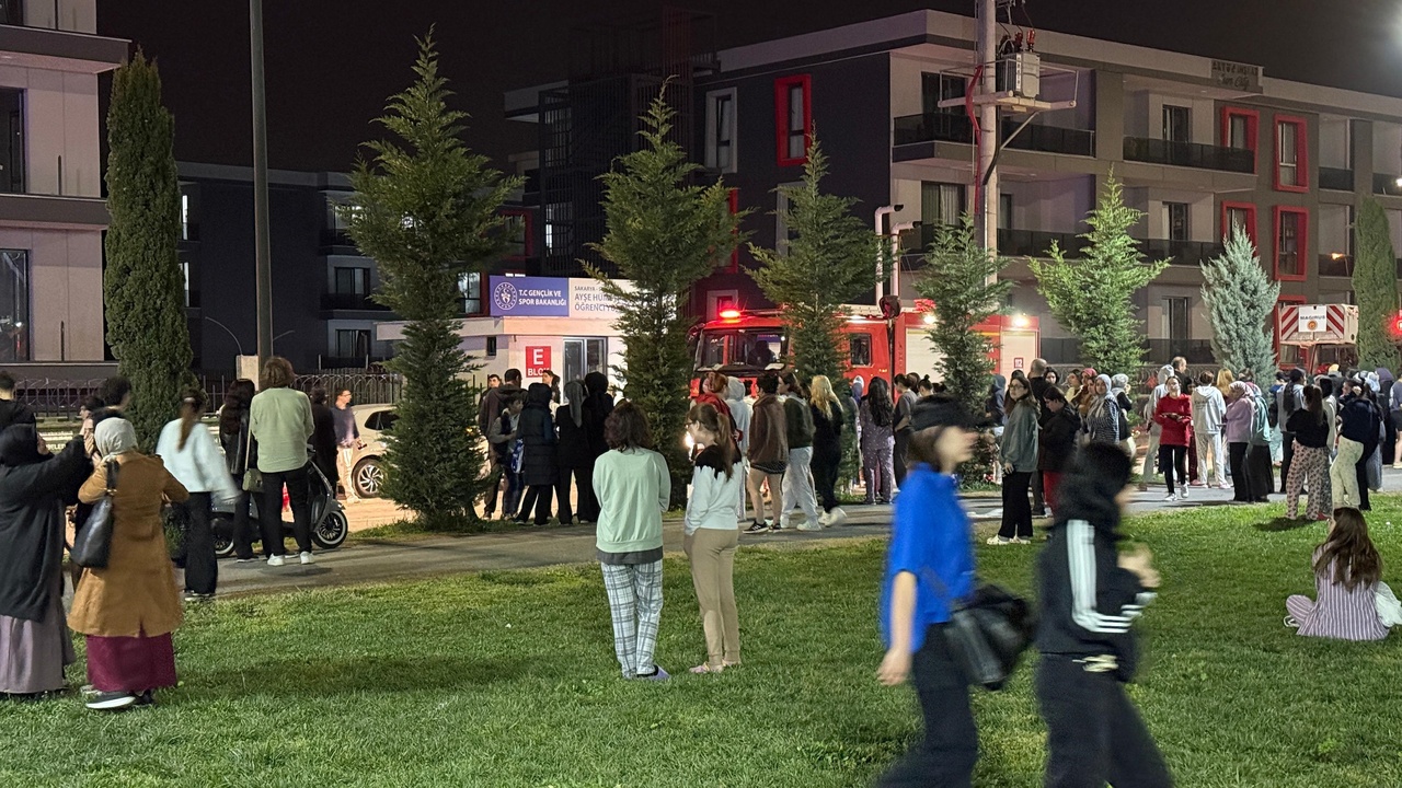 Sakarya'daki Kız Öğrenci Yurdunda Yangın Paniği
