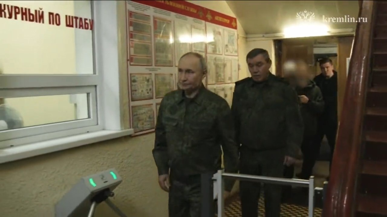 Putin, Askeri Üniforma ile Kursk'u Ziyaret Etti