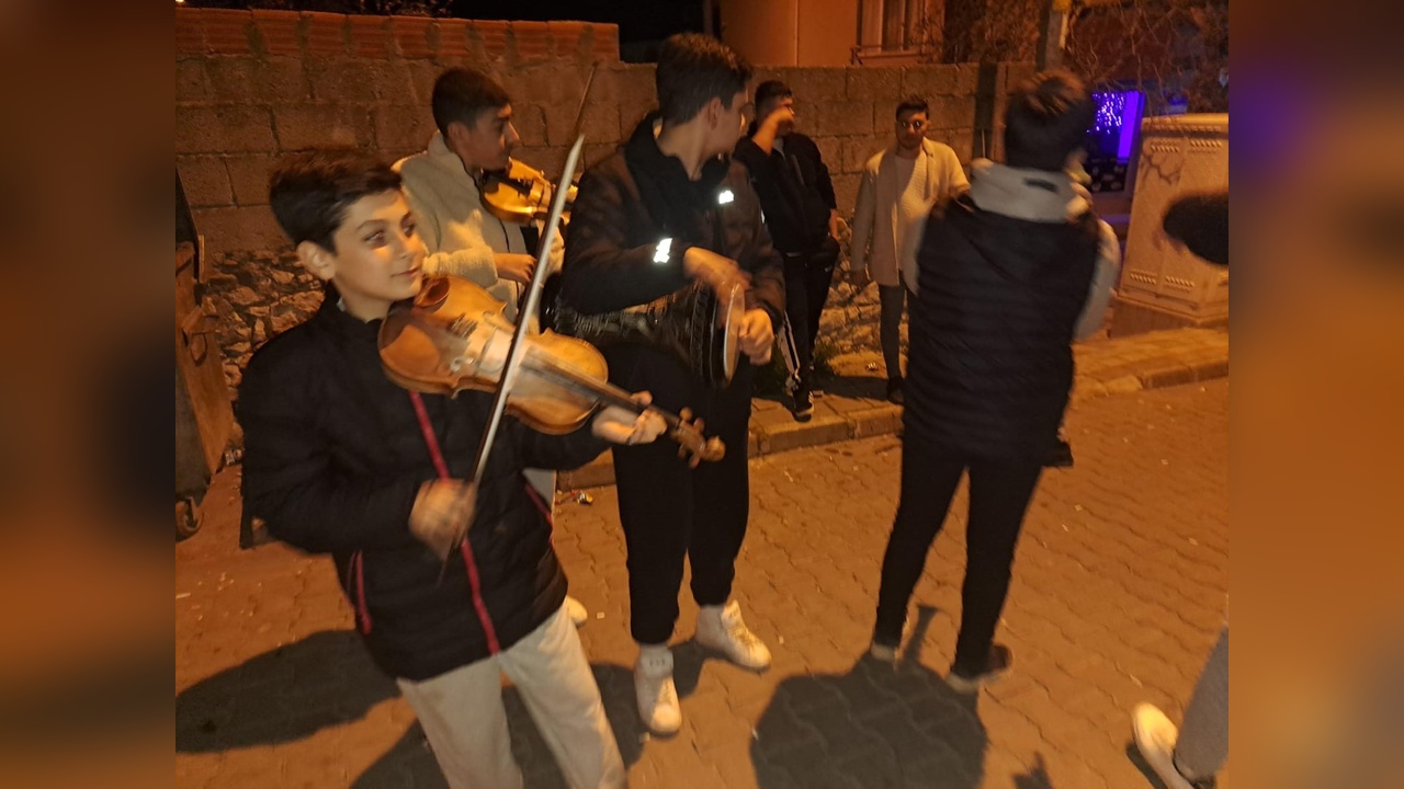 Ramazan'da Sahur Geleneği: Şarkılar ve Türküler Eşliğinde Uyanış