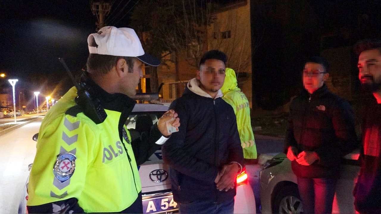 Trafik Polisi Motosikletli Gençlere Önemli Uyarılarda Bulundu