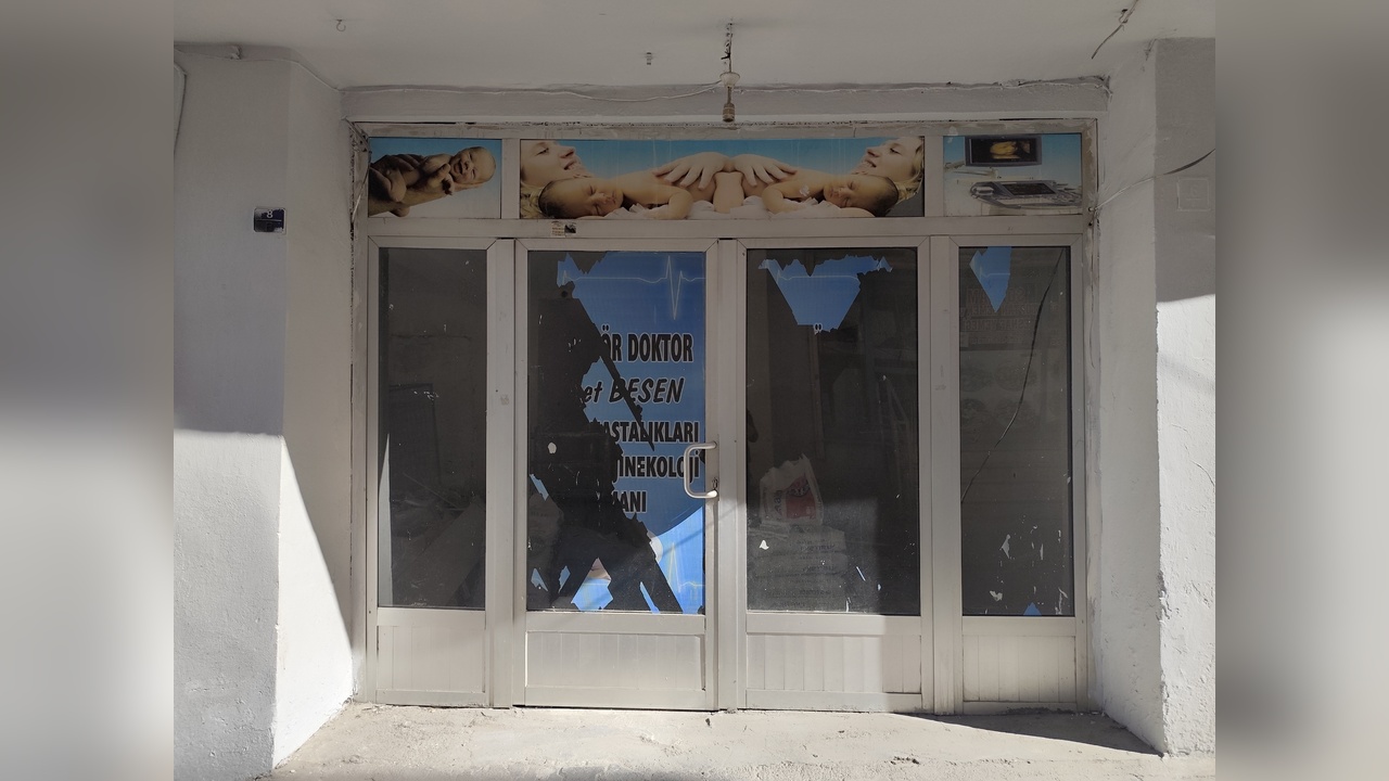 Kadın Doğum Uzmanının Kliniği Sahte İşlemler Nedeniyle Boşaltıldı