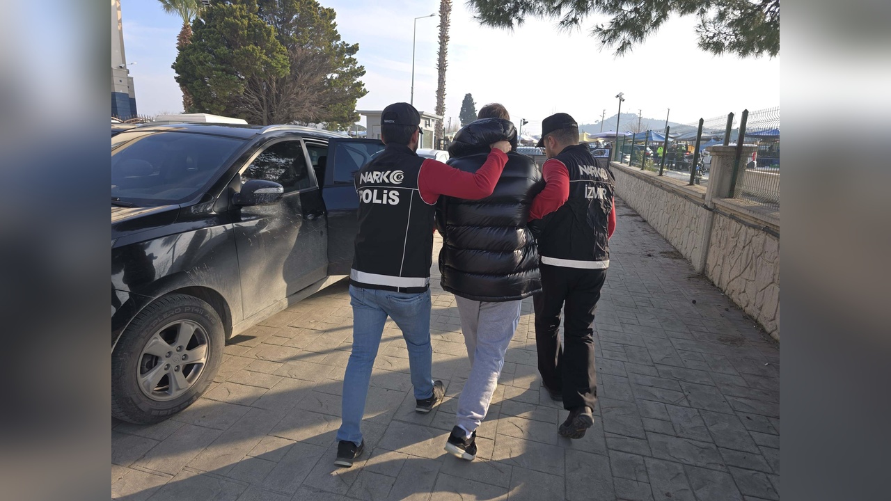 İzmir'de Kırmızı Bültenle Aranan Şüpheli Ele Geçirildi
