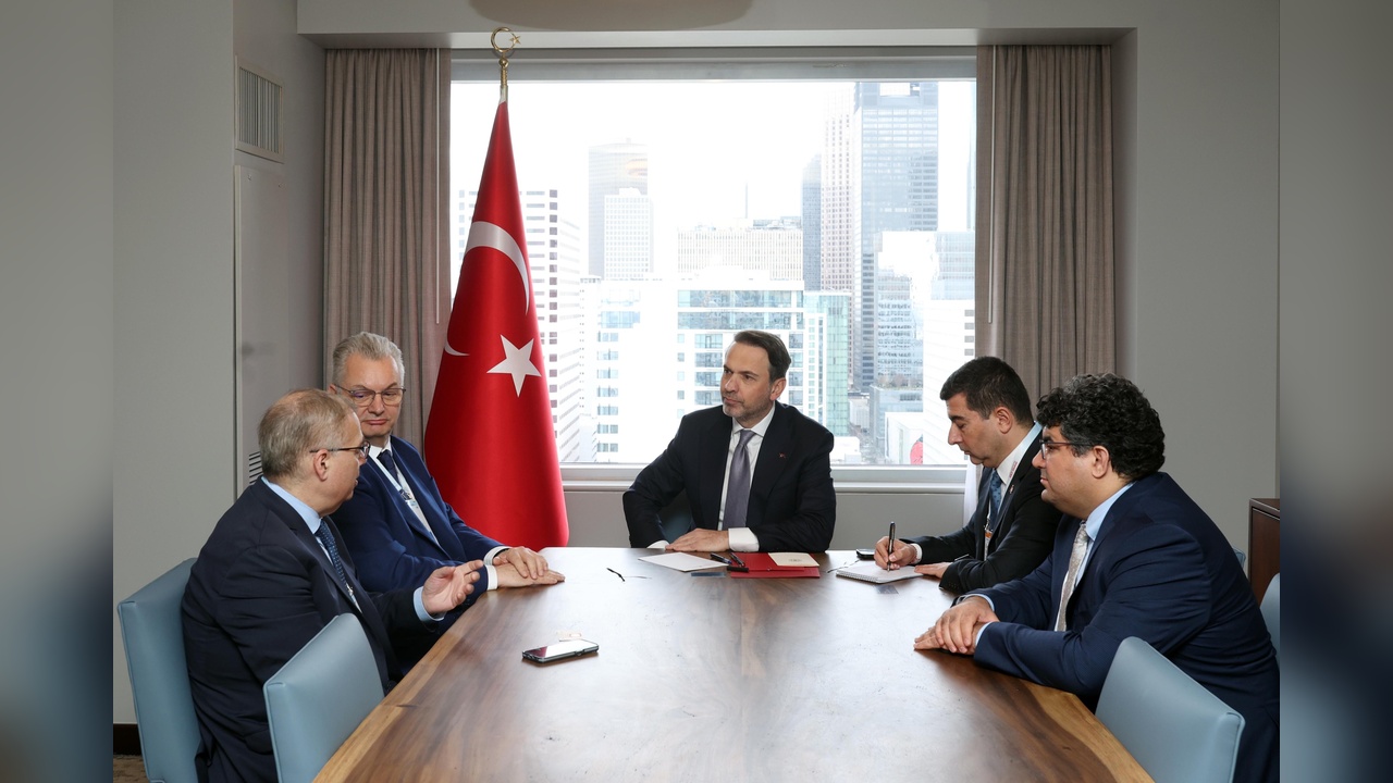 Bakan Bayraktar, Enerji Sektörünün Önde Gelen İsimleriyle Toplandı