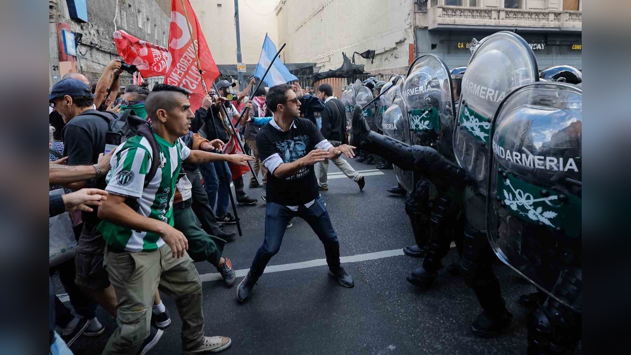 Arjantin'de Kemer Sıkma Politikasına Karşı Protestolar Gerçekleşti