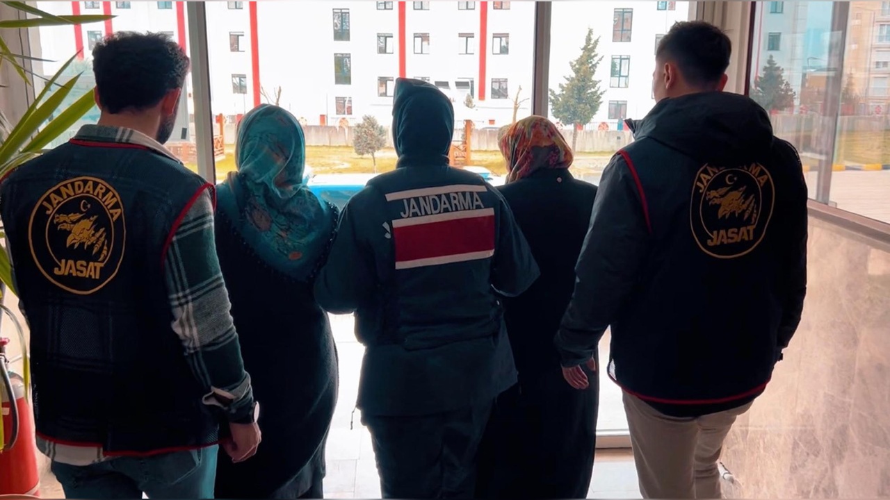 JASAT, 2 Günlük Bebeğini Boğan Anneyi ve Anneannesi'ni Yakaladı