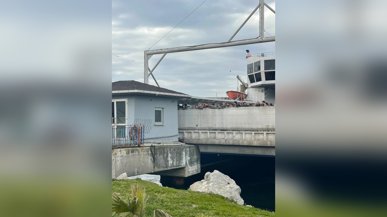 Yalova'da Feribot Iskeleye Çarptı