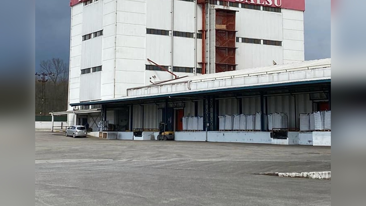 Sakarya'da Fabrika Çatısından Düşen İşçi Hayatını Kaybetti