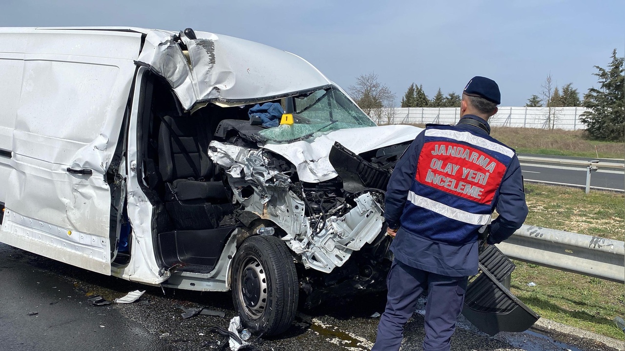 Minibüs ile tanker çarpıştı: Bir kişi hayatını kaybetti