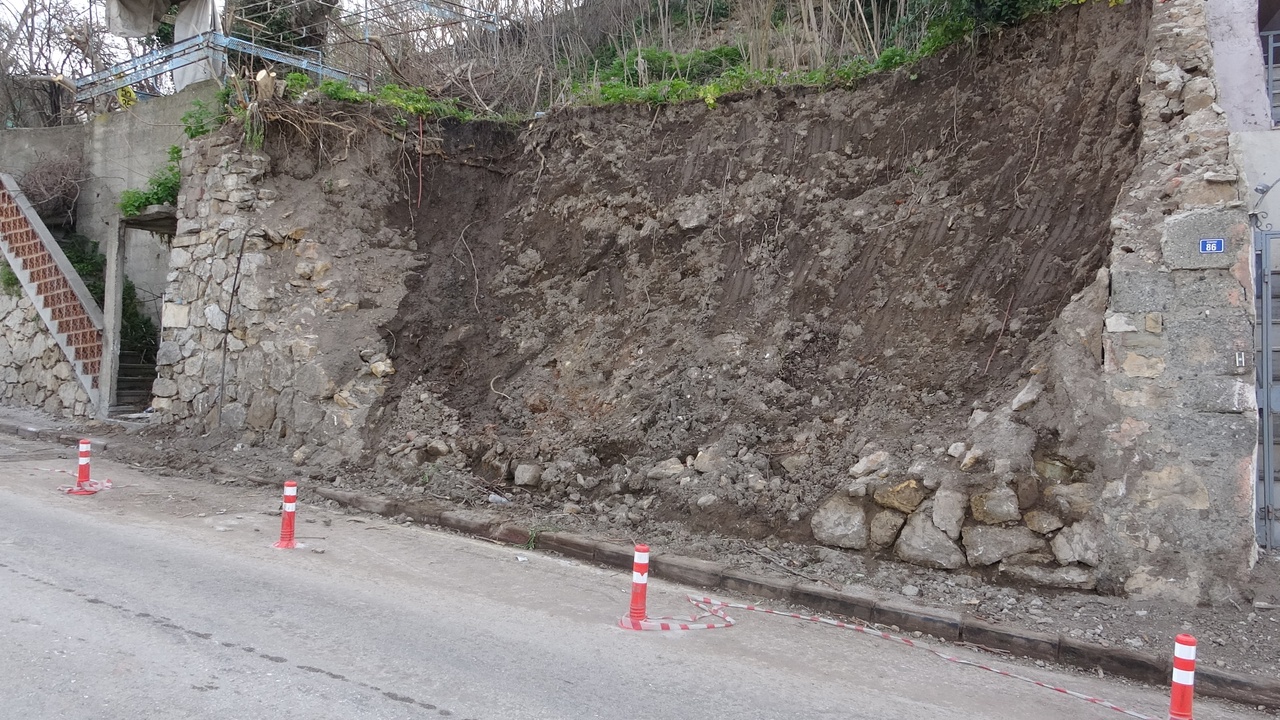 Çöken İstinat Duvarı Sonrası Tahliye Edilenler Evlerine Geri Döndü