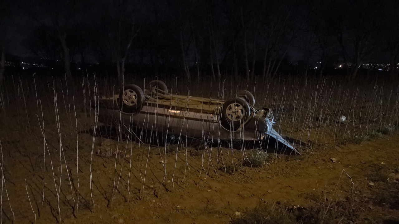 Bursa'da Tarlaya Düşen Otomobilde Sürücü Yaralandı