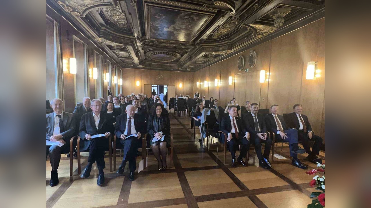 Başkan Böcek, "Kybele" Ödülünü Aldı