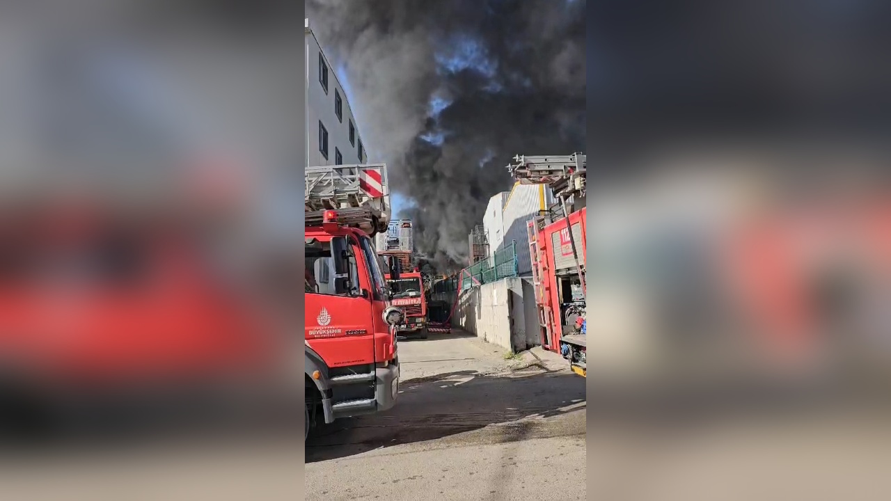 Tuzla'daki Fabrikada Yangın Çıktı