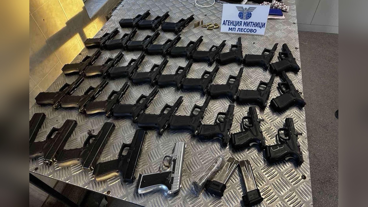 Hollanda'ya Giden Araçta 35 Tabanca Yakalandı