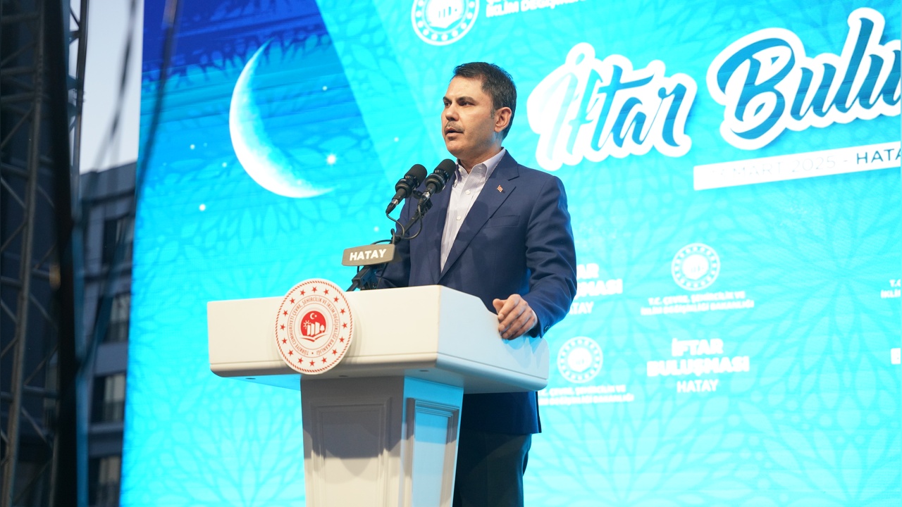 Bakan Kurum, Hatay'daki Depremzedelerle İftar Yemeğinde Bir Araya Geldi
