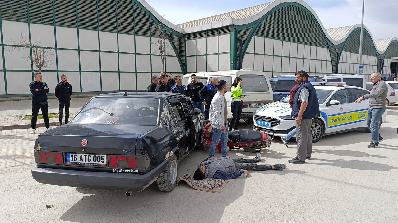 Motosiklet Kazasında Yaralıya Paspasla İlk Müdahale