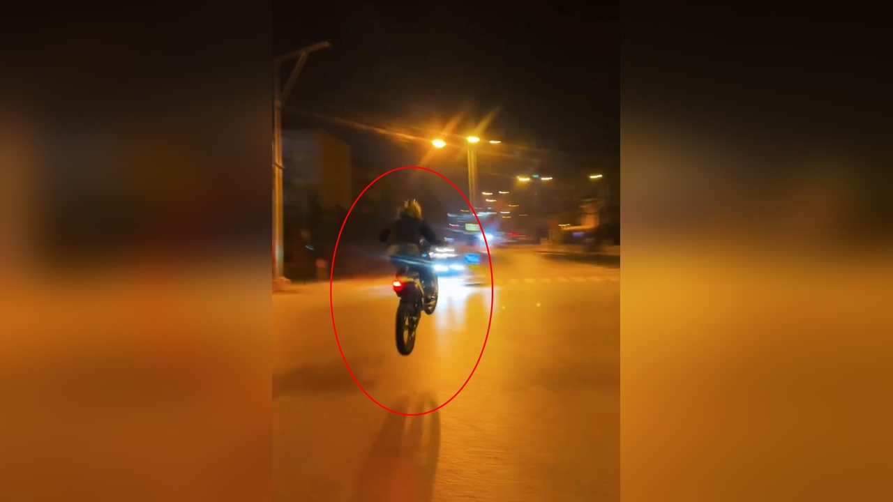 Motosikletli Sürücü Trafiği Tehlikeye Attı