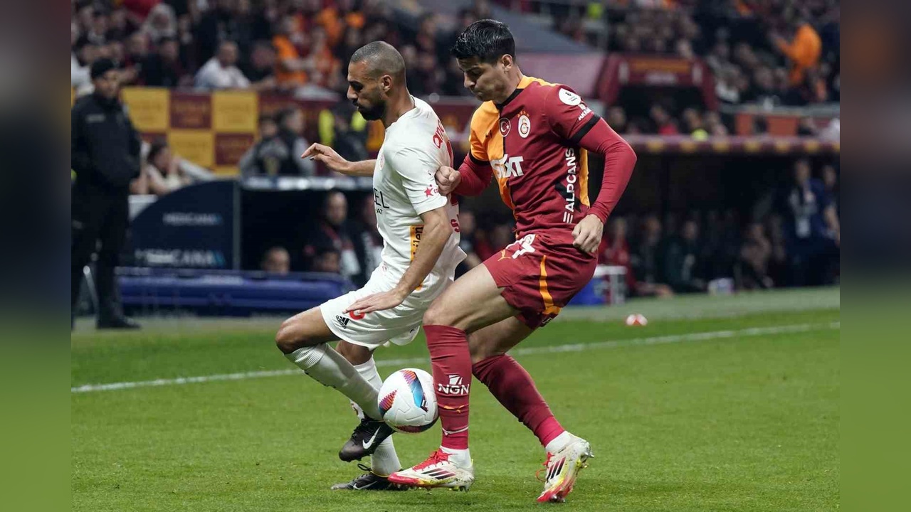Galatasaray, Antalyaspor'u İlk Yarıda 3-0 Geçti