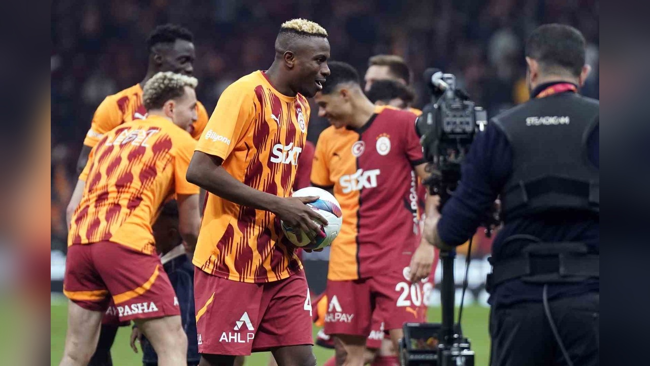 Osimhen: 'Hedefimiz 5. yıldız'