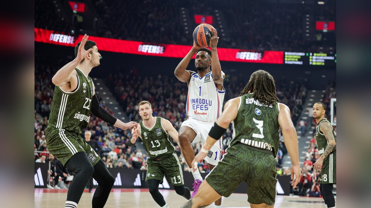Anadolu Efes, Bayern Münih'i Devirerek Önemli Bir Galibiyet Aldı
