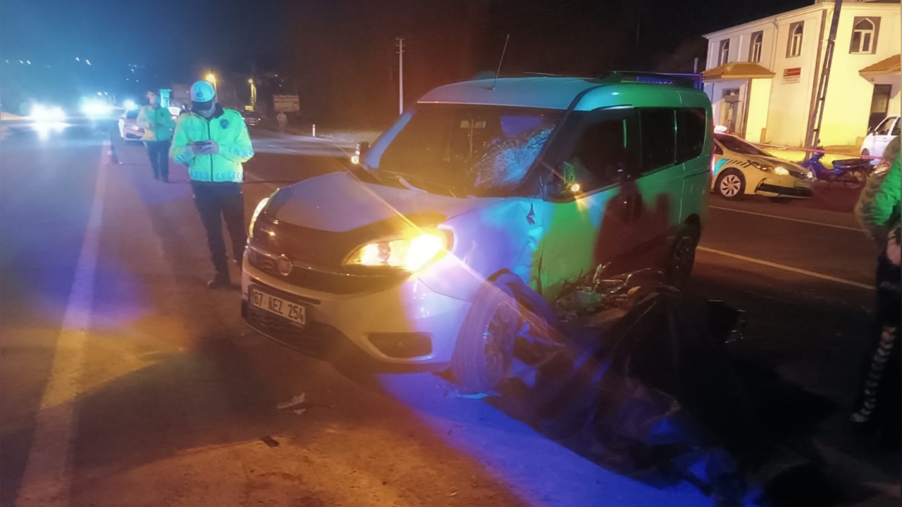 15 Yaşındaki Motosikletli Genç, Hafif Ticari Araçla Çarpışarak Hayatını Kaybetti