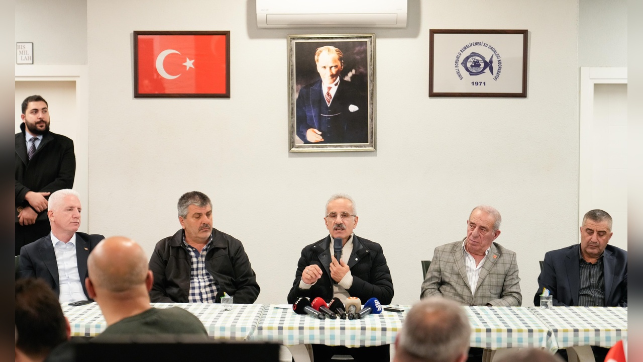 Bakan Uraloğlu, Sarıyer'deki Balıkçılarla Sahurda Bir Araya Geldi
