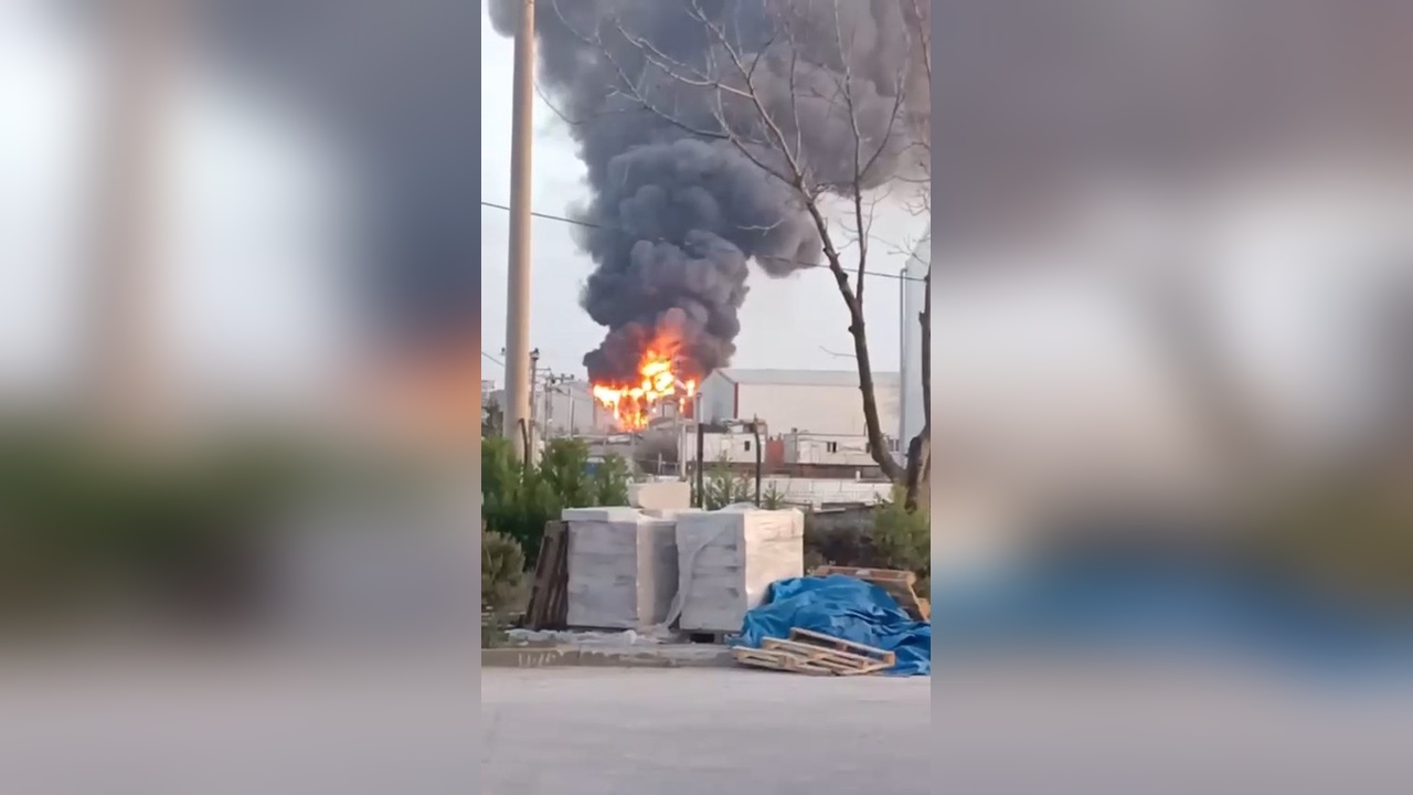 Kocaeli'deki Boya İmalathanesinde Yangın Çıktı